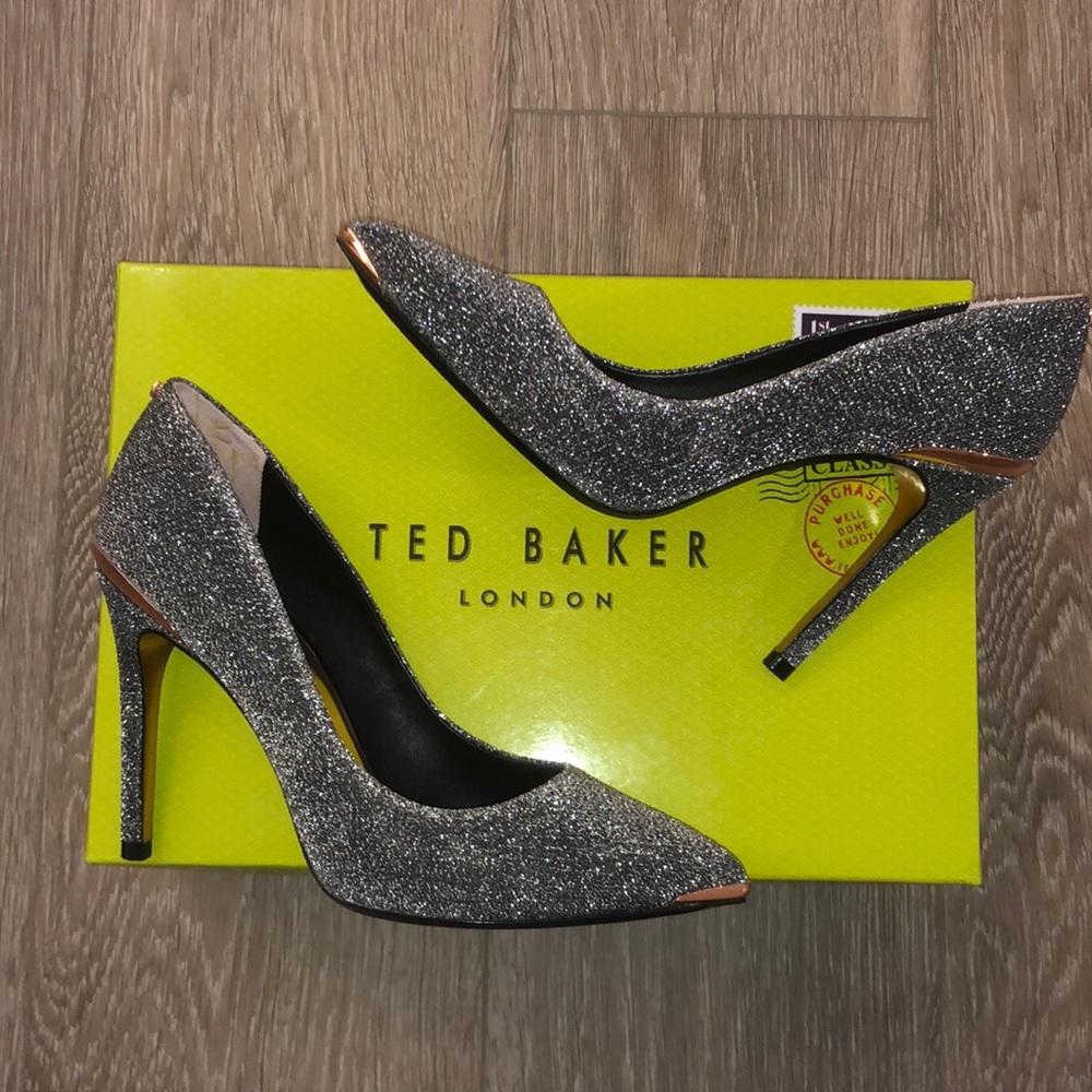 Ted Baker grey/silver pumps